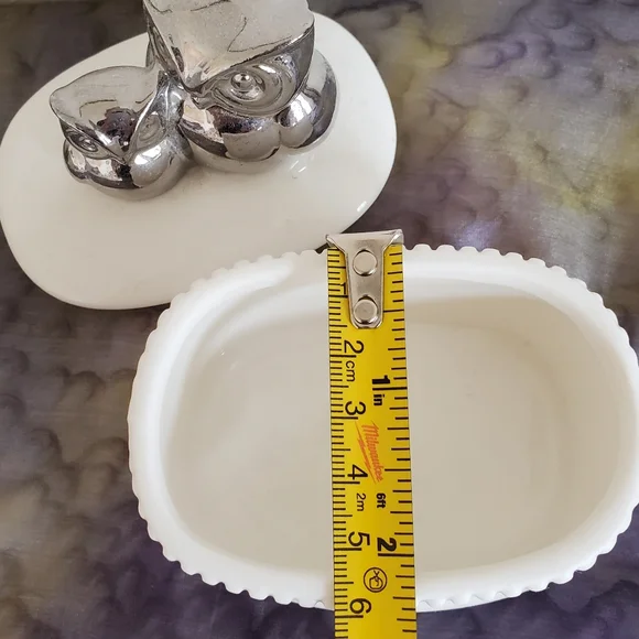 WHITE PORCELAIN CERAMIC JEWELERY BOX WITH SILVER TONE OWLS SITTING ON T… - Picture 7 of 7